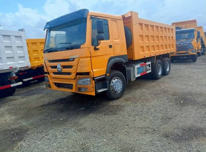 Tipping truck